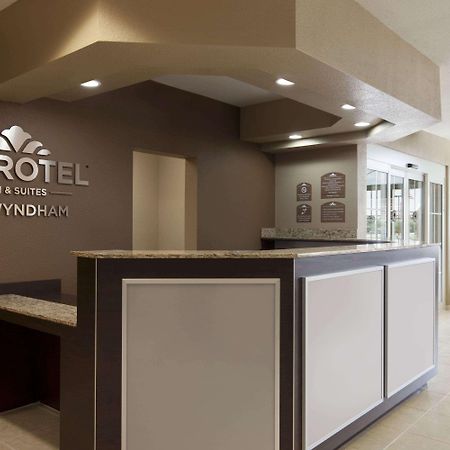 Microtel Inn & Suites Kenedy Buitenkant foto