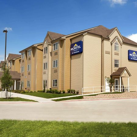 Microtel Inn & Suites Kenedy Buitenkant foto