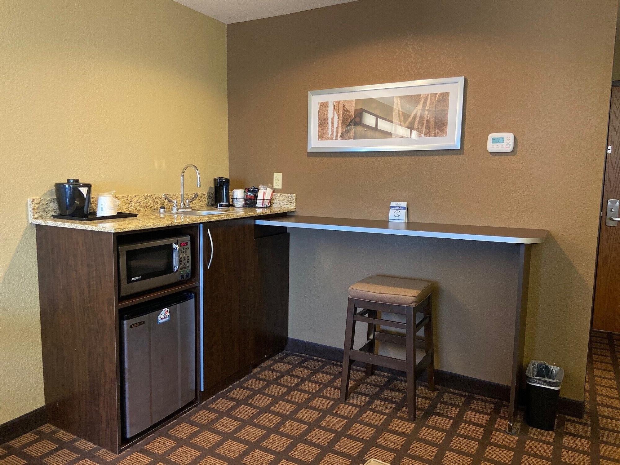 Microtel Inn & Suites Kenedy Buitenkant foto