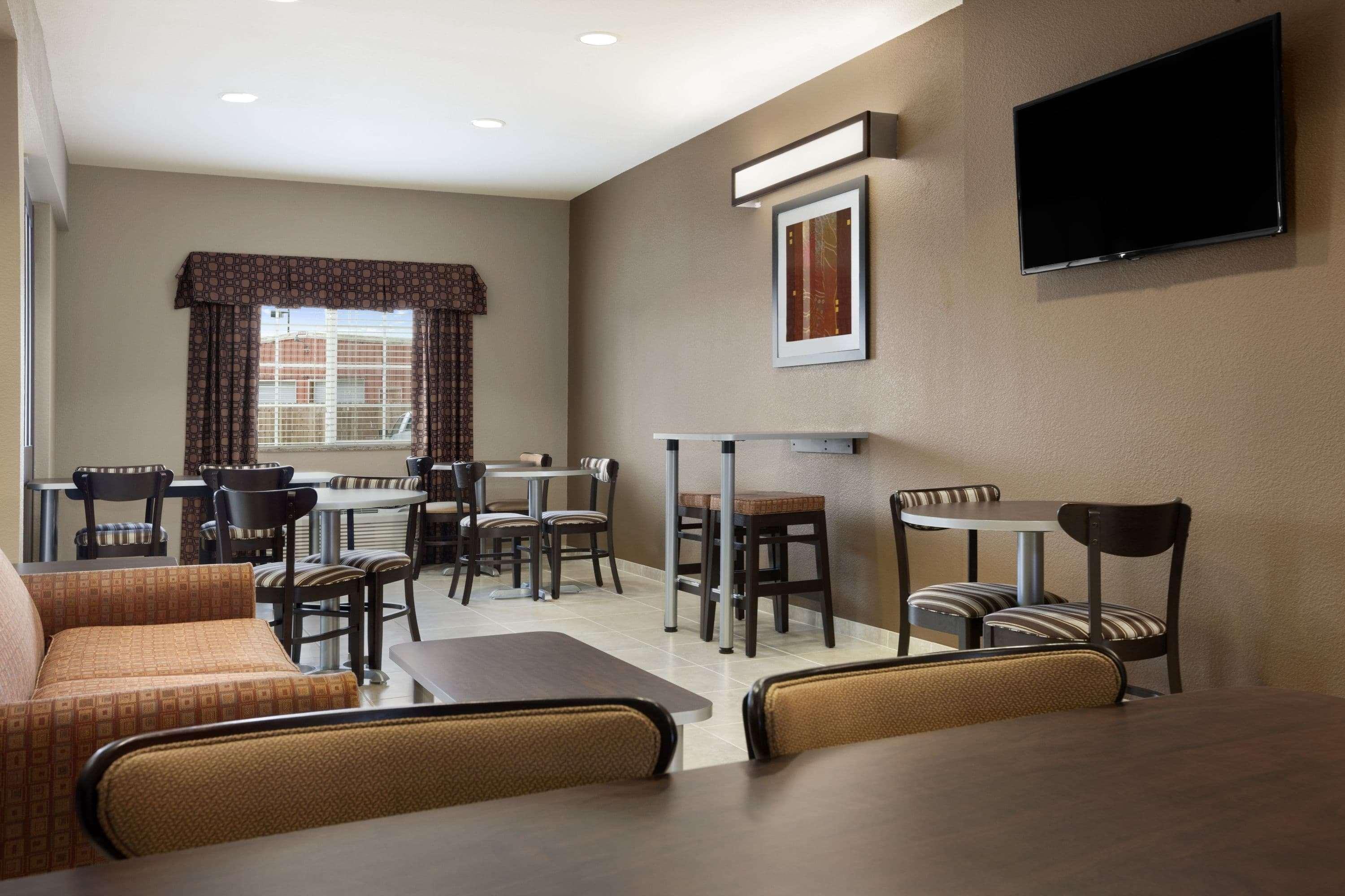 Microtel Inn & Suites Kenedy Buitenkant foto