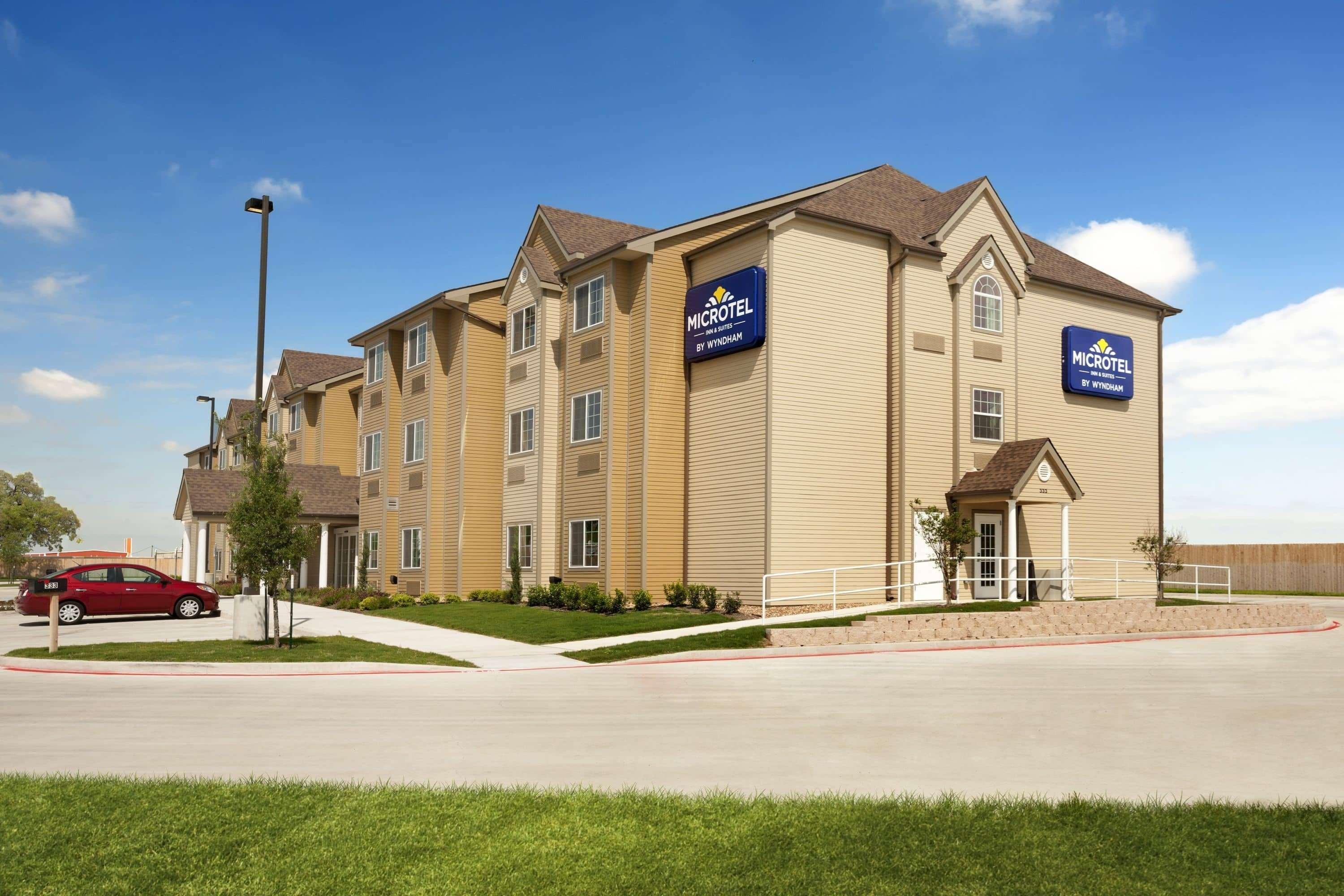 Microtel Inn & Suites Kenedy Buitenkant foto