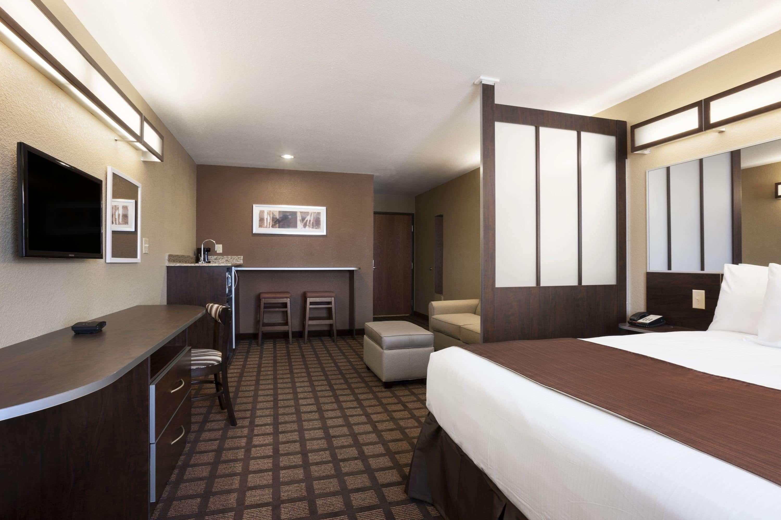 Microtel Inn & Suites Kenedy Buitenkant foto