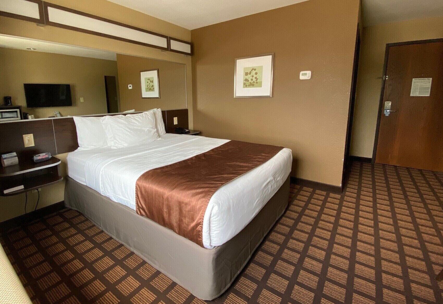 Microtel Inn & Suites Kenedy Buitenkant foto