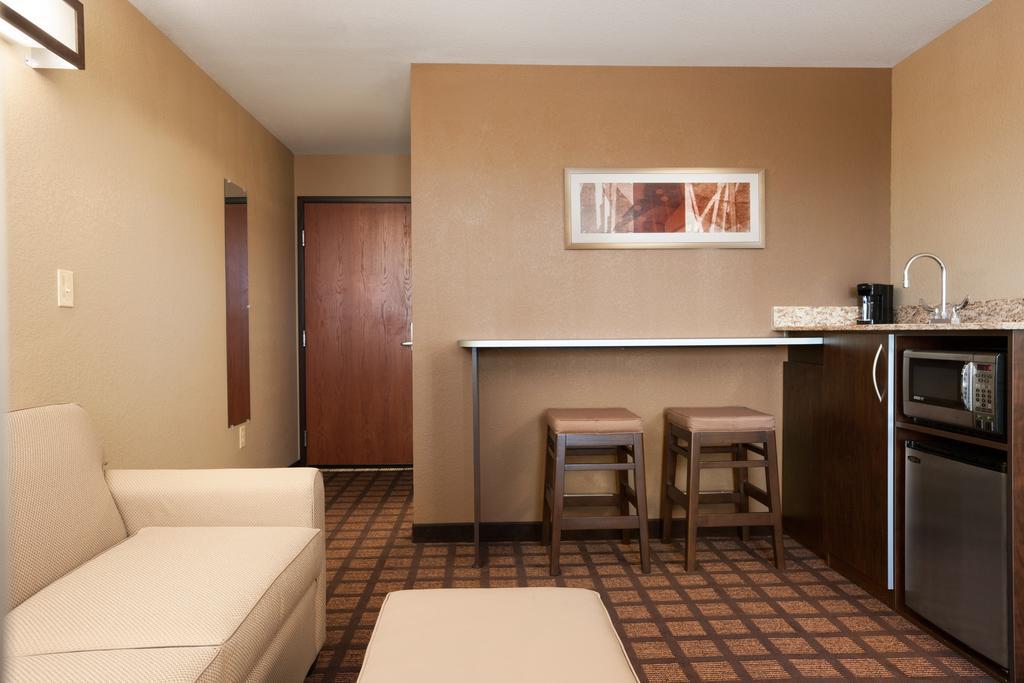 Microtel Inn & Suites Kenedy Buitenkant foto