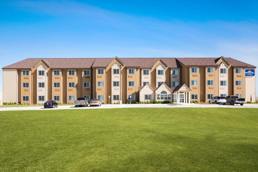 Microtel Inn & Suites Kenedy Buitenkant foto
