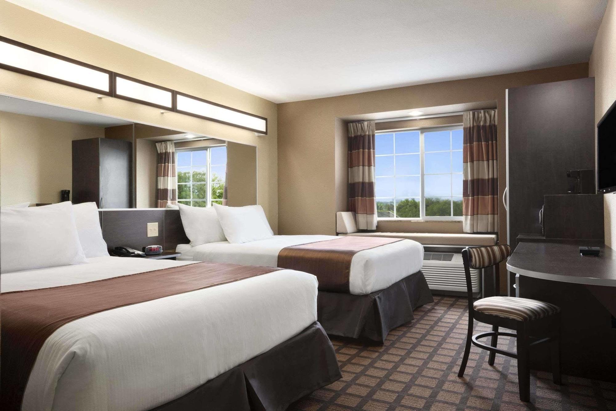 Microtel Inn & Suites Kenedy Buitenkant foto
