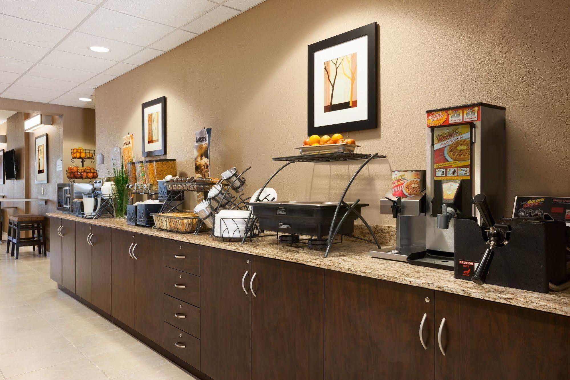 Microtel Inn & Suites Kenedy Buitenkant foto