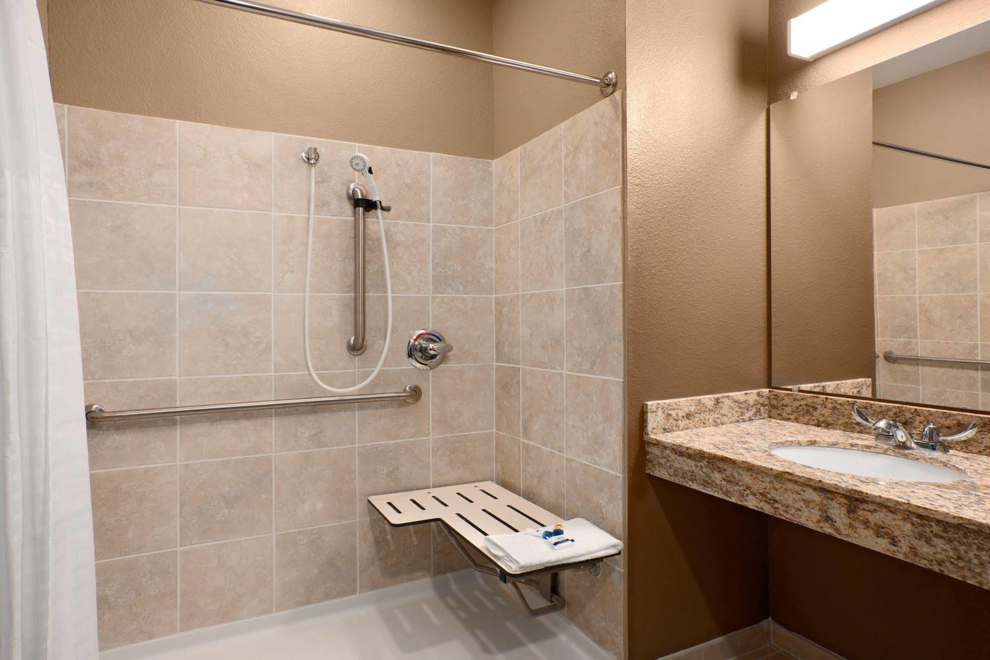 Microtel Inn & Suites Kenedy Buitenkant foto