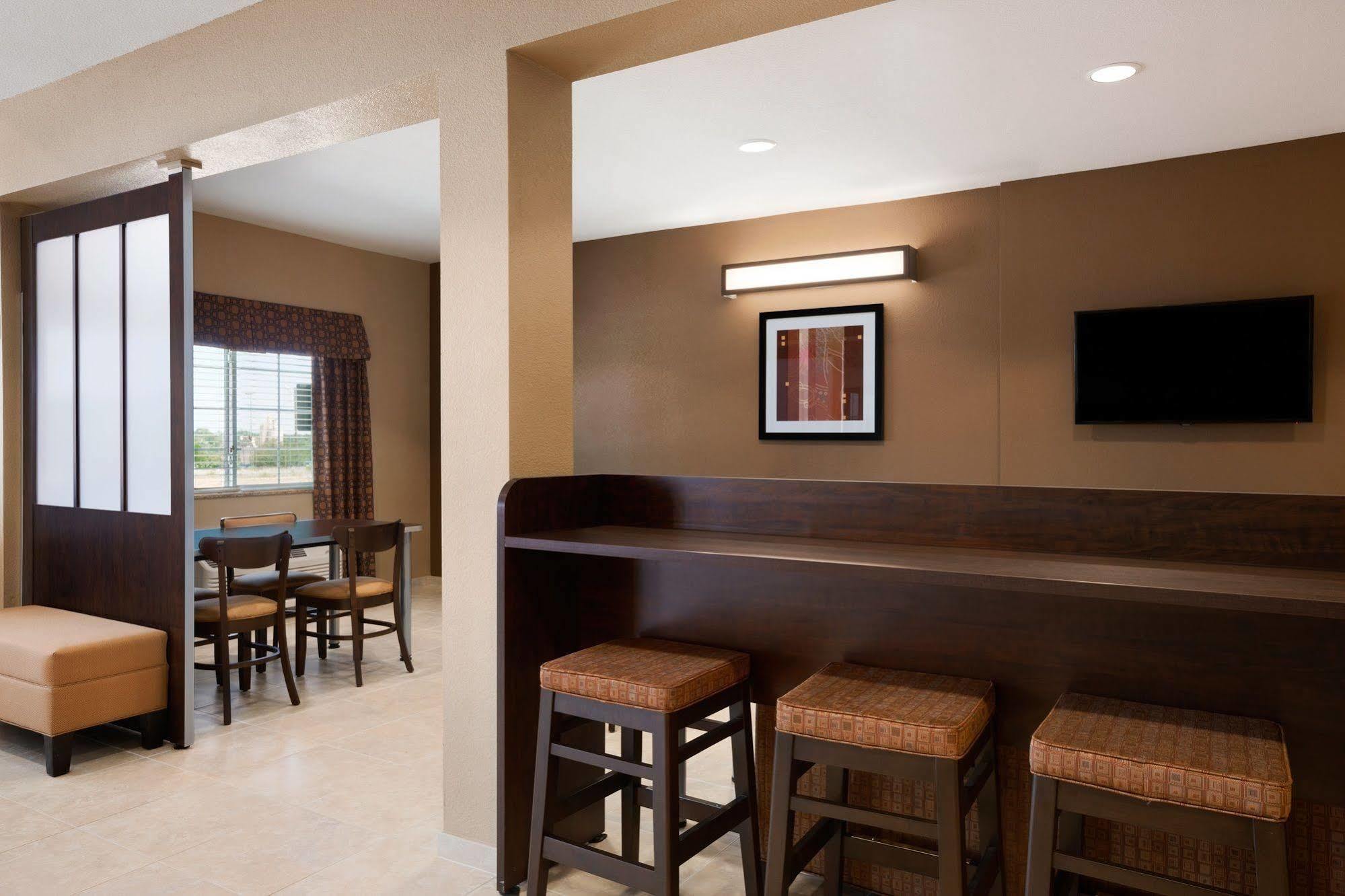 Microtel Inn & Suites Kenedy Buitenkant foto