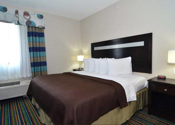 Microtel Inn & Suites Kenedy Buitenkant foto
